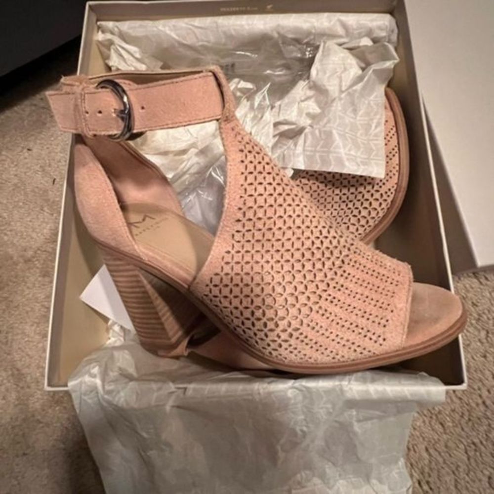 Marc Fisher Leather Heels Sandal Shoes 8M
